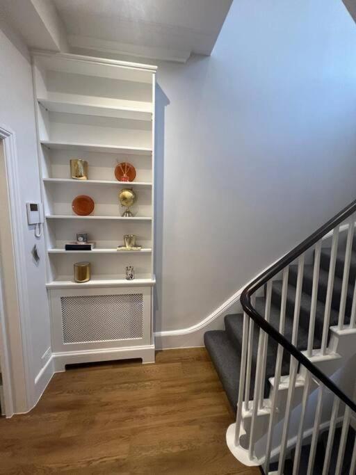 Apartamento Flat In The Heart Of Holland Park Londres Exterior foto