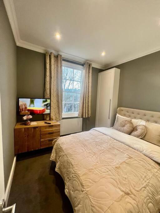 Apartamento Flat In The Heart Of Holland Park Londres Exterior foto