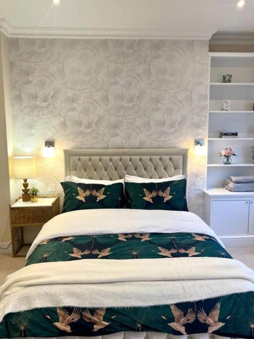 Apartamento Flat In The Heart Of Holland Park Londres Exterior foto